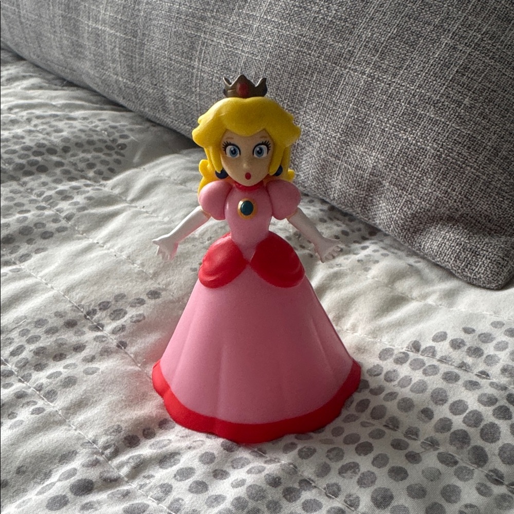 World Of Nintendo Super Mario Princess Peach 2.5" Loose Figure collectible